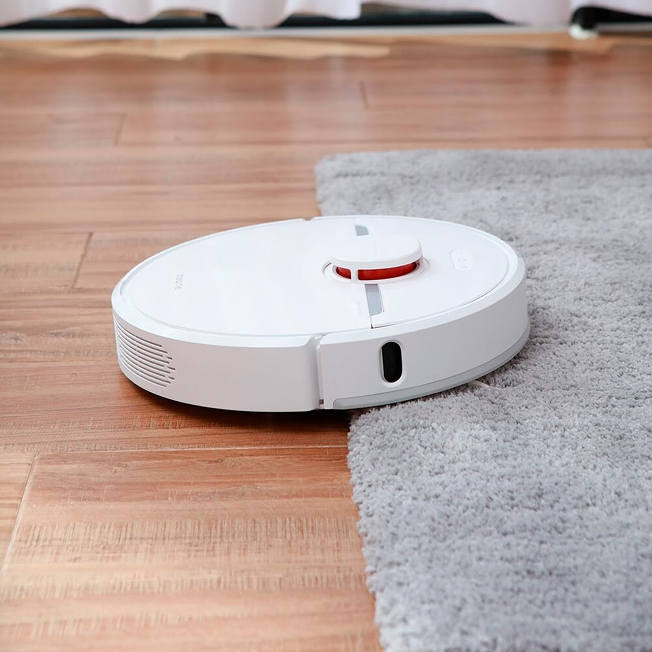 Dreame Bot D9 обнаруживает ковровые покрытия и автоматически увеличивает на них мощность всасывания
