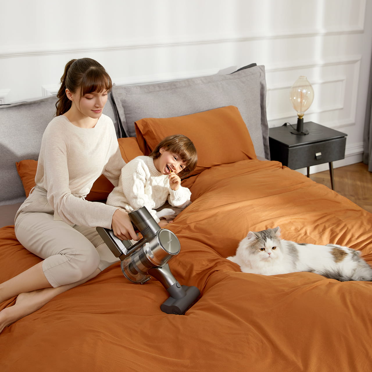Dreame T30 укомплектован антиклещевой насадкой для очистки мягкой мебели и постельного белья