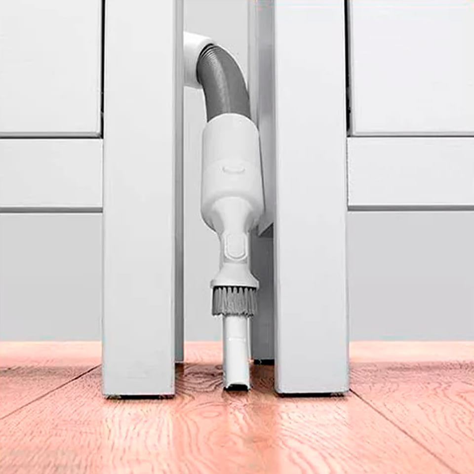Гибкий коннектор позволяет добраться до узких труднодоступных мест, например, для уборки в ящиках шкафов или в автомобиле